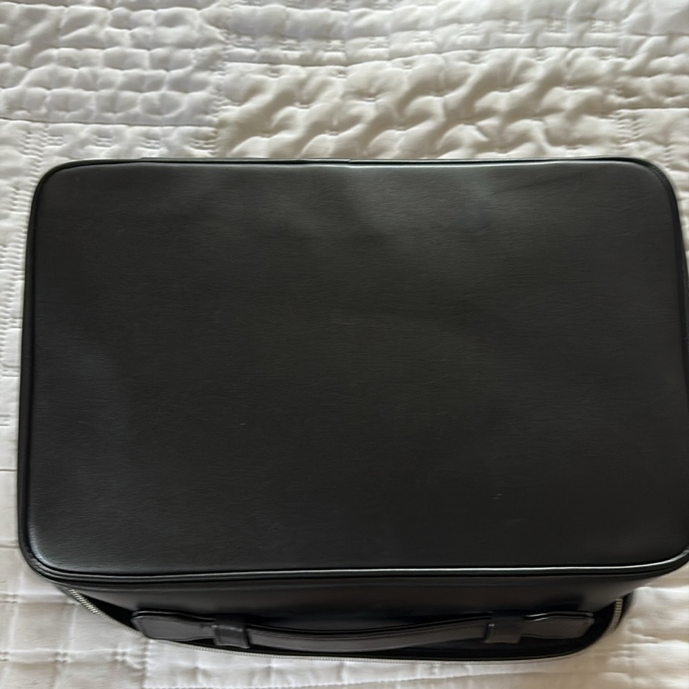 NWOT Black and White Womans makeup case - Picture 3 of 4